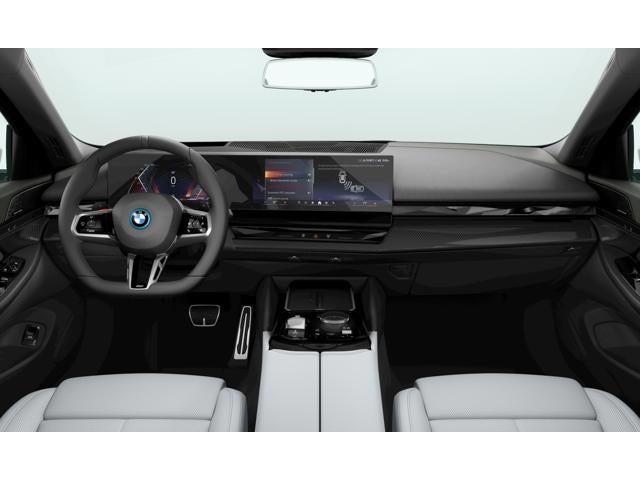 2027 BMW 550e Base