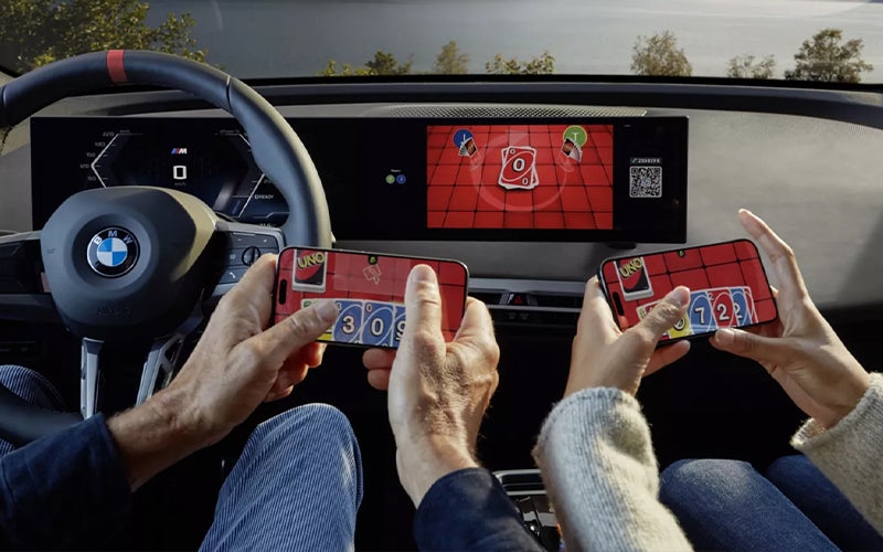 The BMW Curved Display AirConsole. | Tom Bush BMW Orange Park in Jacksonville FL